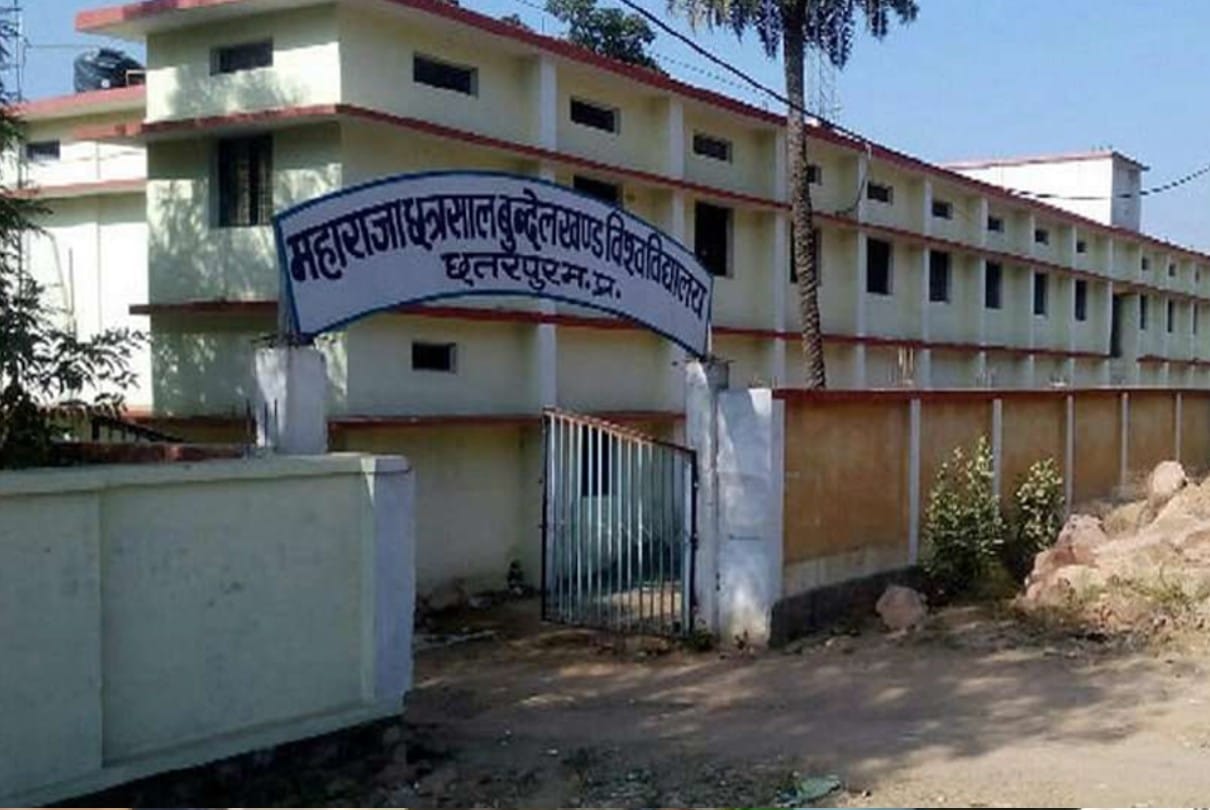 Chhatarpur: Now the PG examination will be held from December 22, keeping in mind the interest of the students, the university has extended the dates of the examinations.