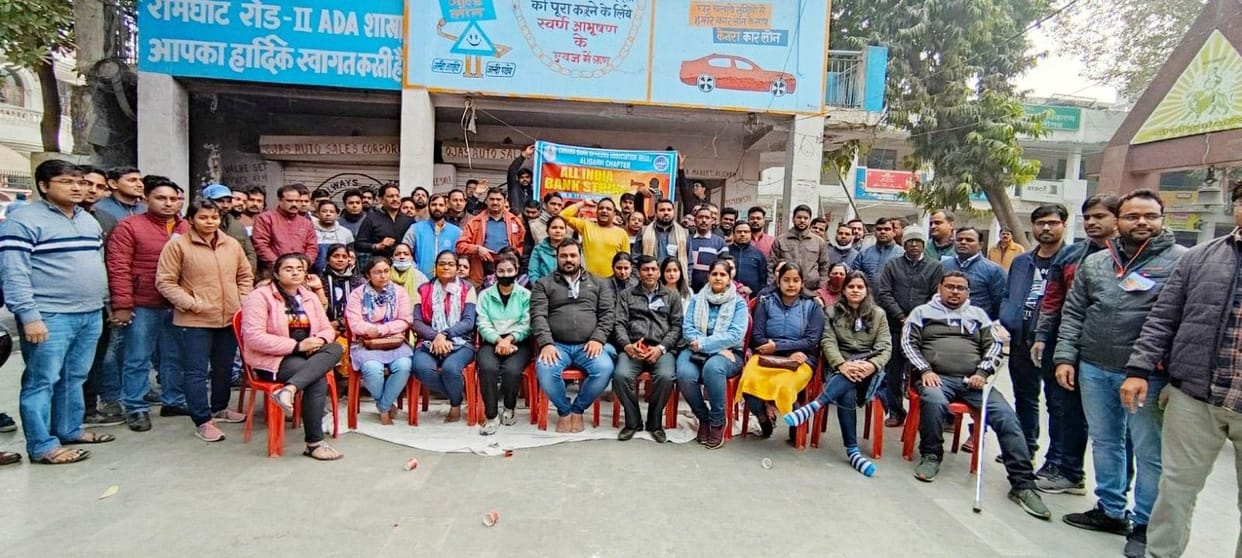 Strike in banks, 'lockdown' on 500 crore business