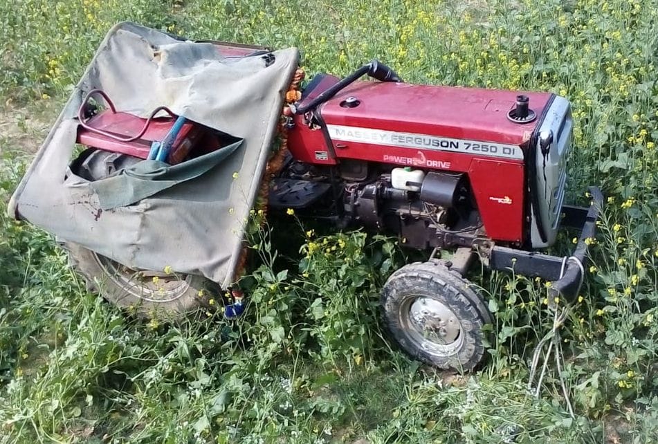 fathepur news,Tractor overturned, farmer injured