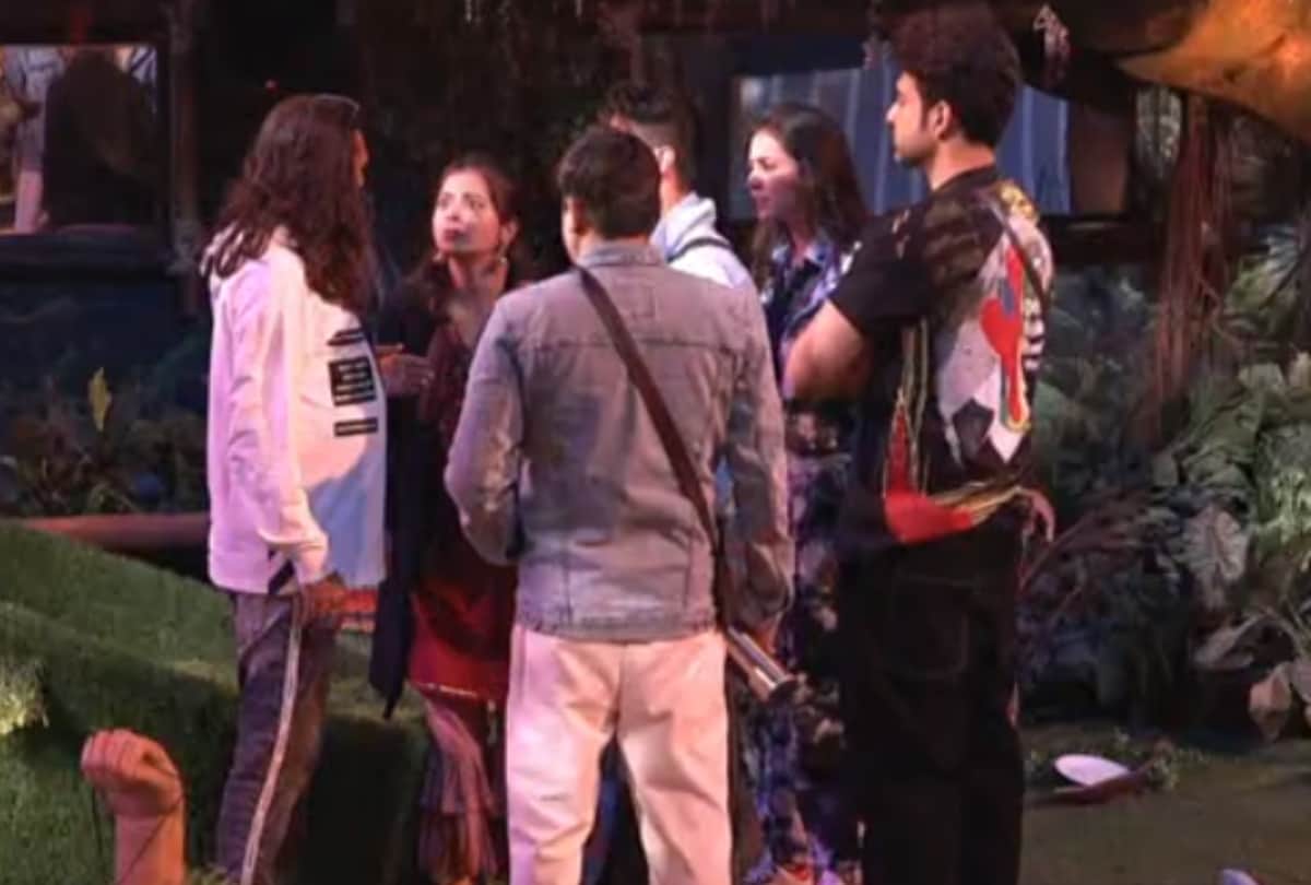 Bigg Boss 15: Devoleena and Rashmi had a heated argument over Abhijeet kiss Rashmi said If you hold your finger