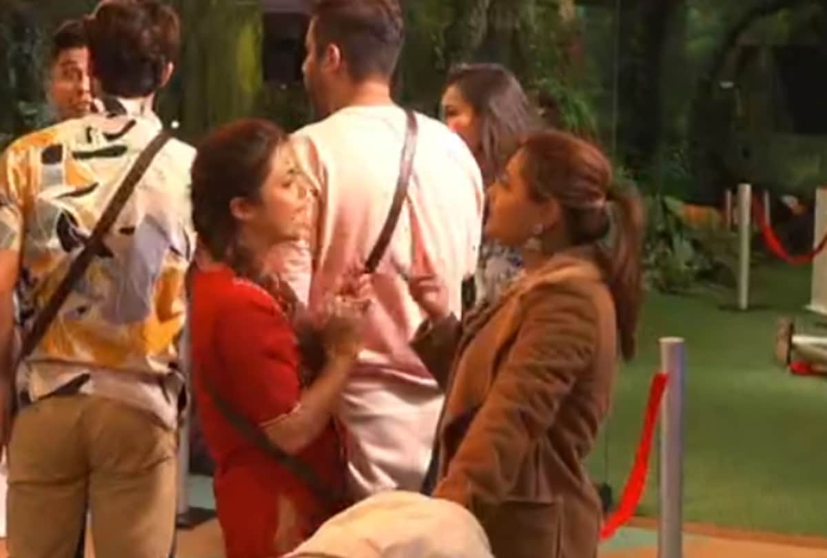 Bigg Boss 15: Devoleena and Rashmi had a heated argument over Abhijeet kiss Rashmi said If you hold your finger