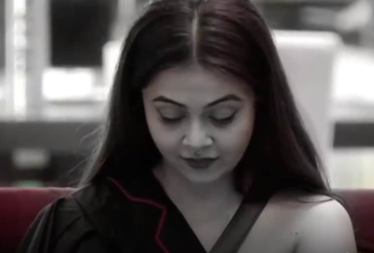 Bigg Boss 15 devoleena bhattacharjee threatens to slap Rashmi Desai and abhijeet bichukale fight in the house