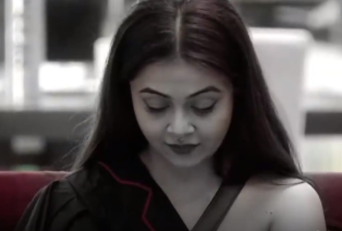 Bigg Boss 15 devoleena bhattacharjee threatens to slap Rashmi Desai and abhijeet bichukale fight in the house