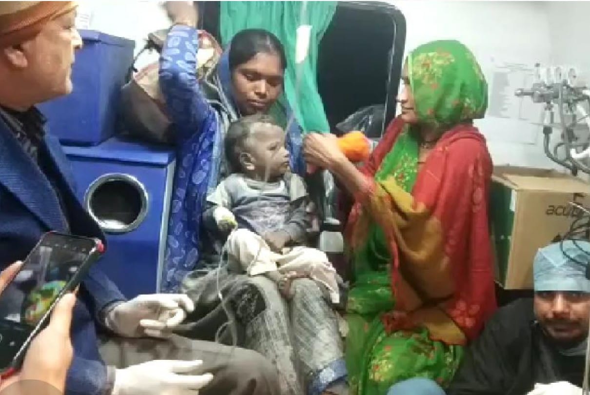 Chhatarpur: Cheers started as soon as the girl who fell in the borewell came out safely, CM thanked the rescue team