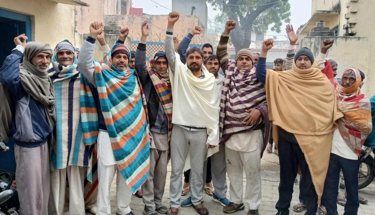 Villagers of Chhichhana protested against the team that went to pay the electricity bill