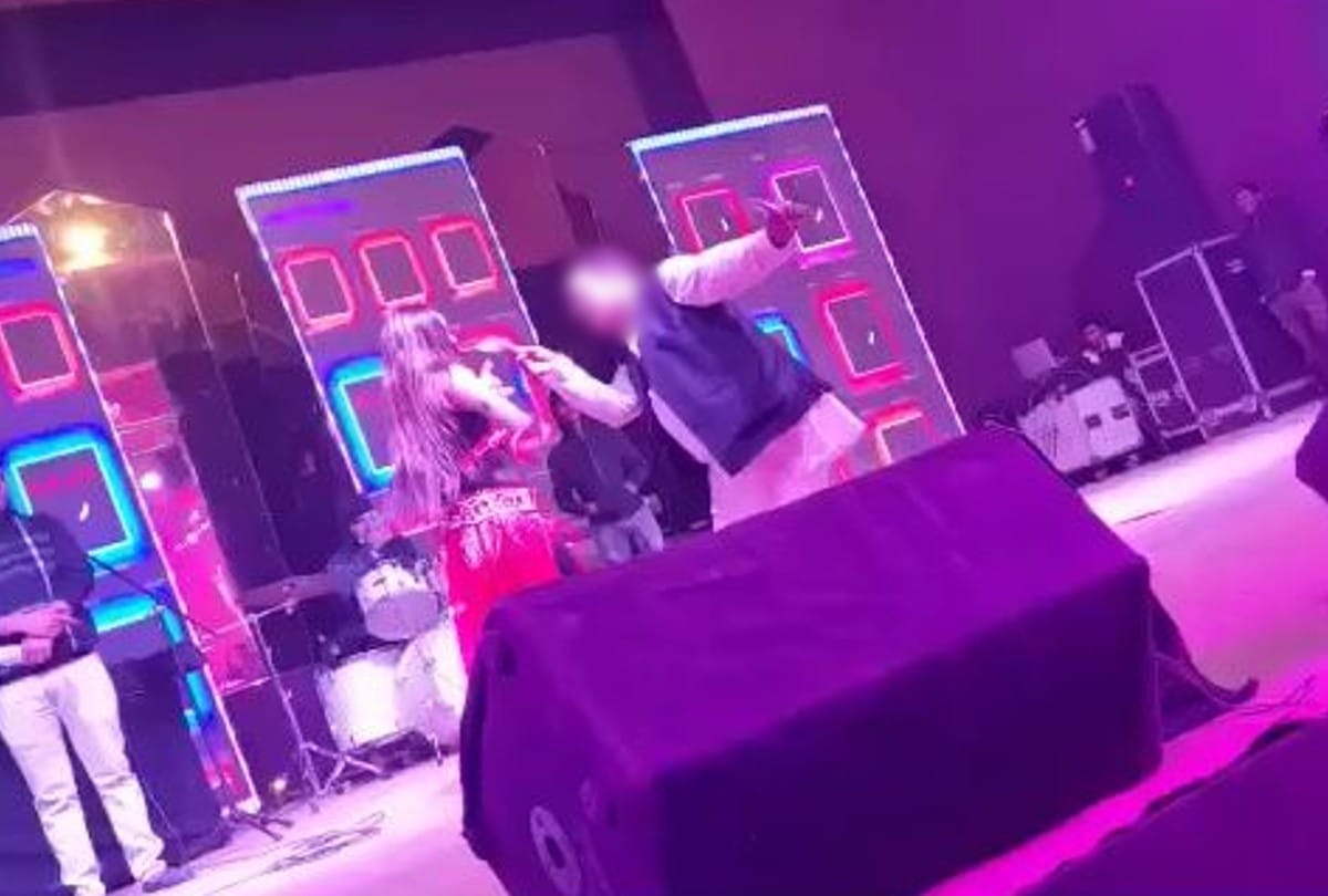 Gram Pradhan dance video viral with bar dancer in firozabad