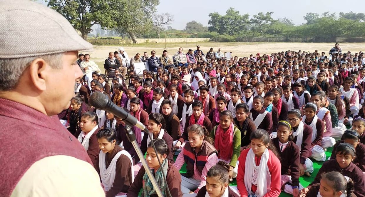 Be a brave heroine like Laxmibai daughters