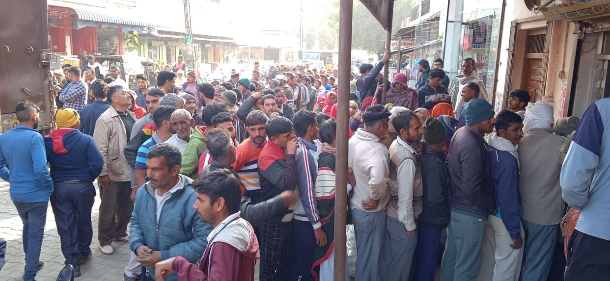 Fight for urea, one farmer got only three bags