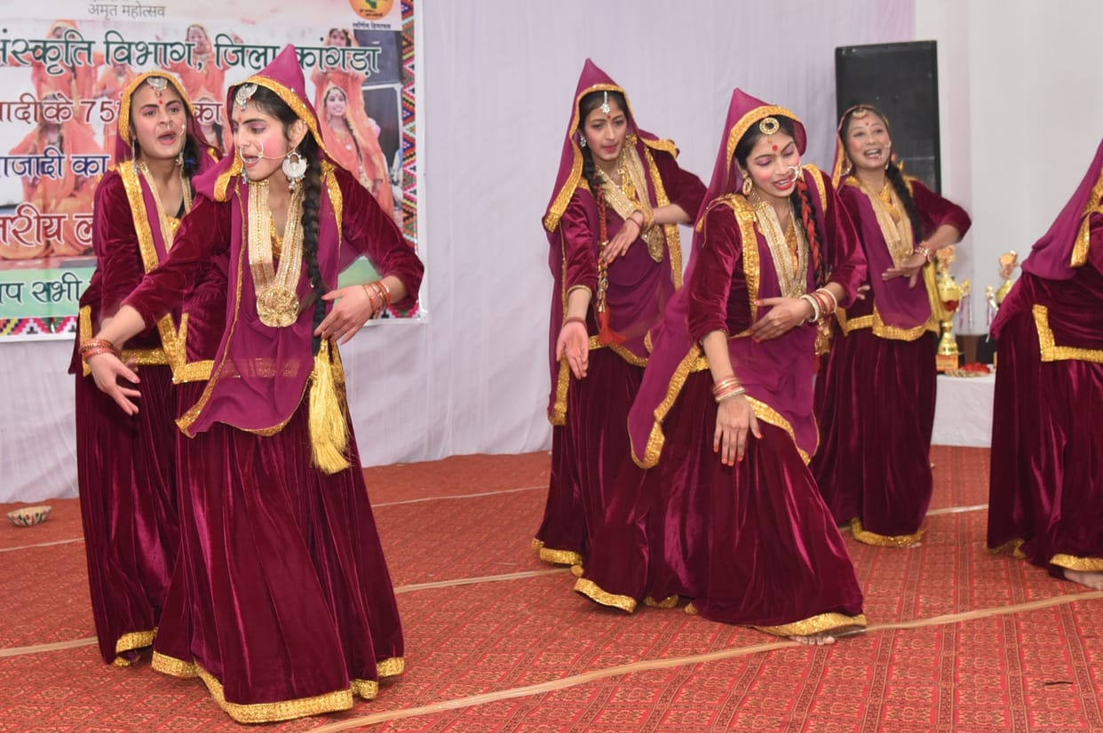 Vanshika Yuva Kala Manch Khaniyara first in folk dance