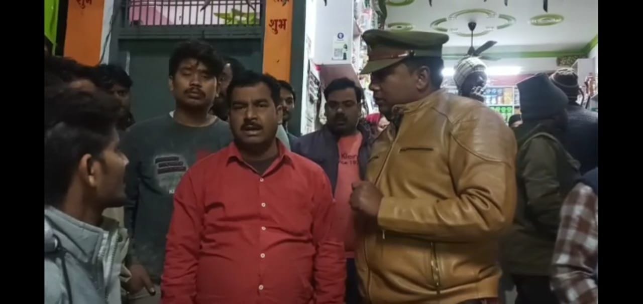 Fearless miscreants looted two lakh rupees from grocery shopkeeper