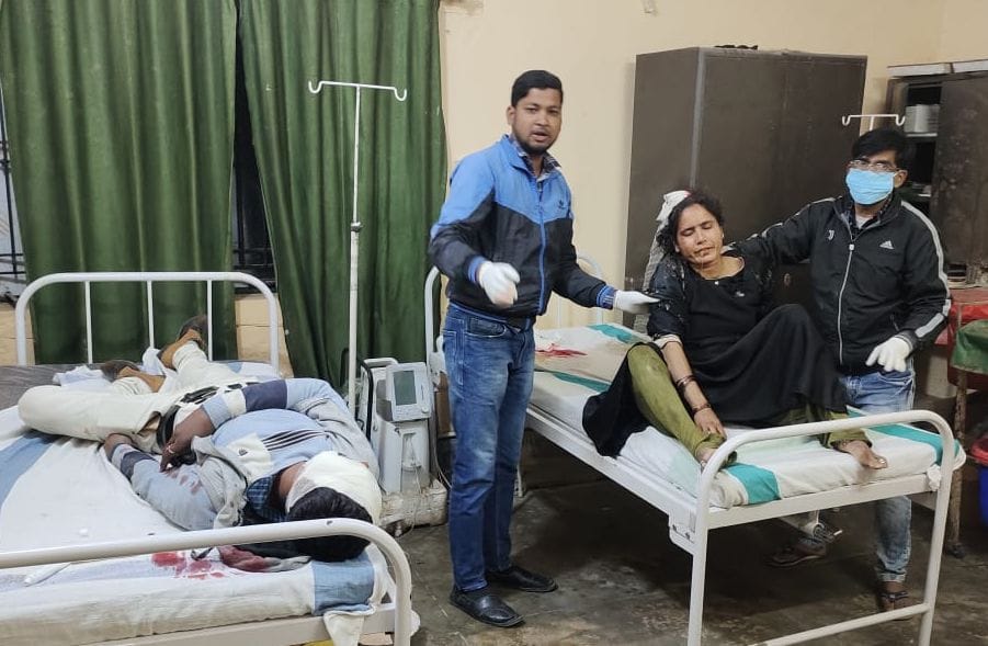 Tempo and bike collide, four injured