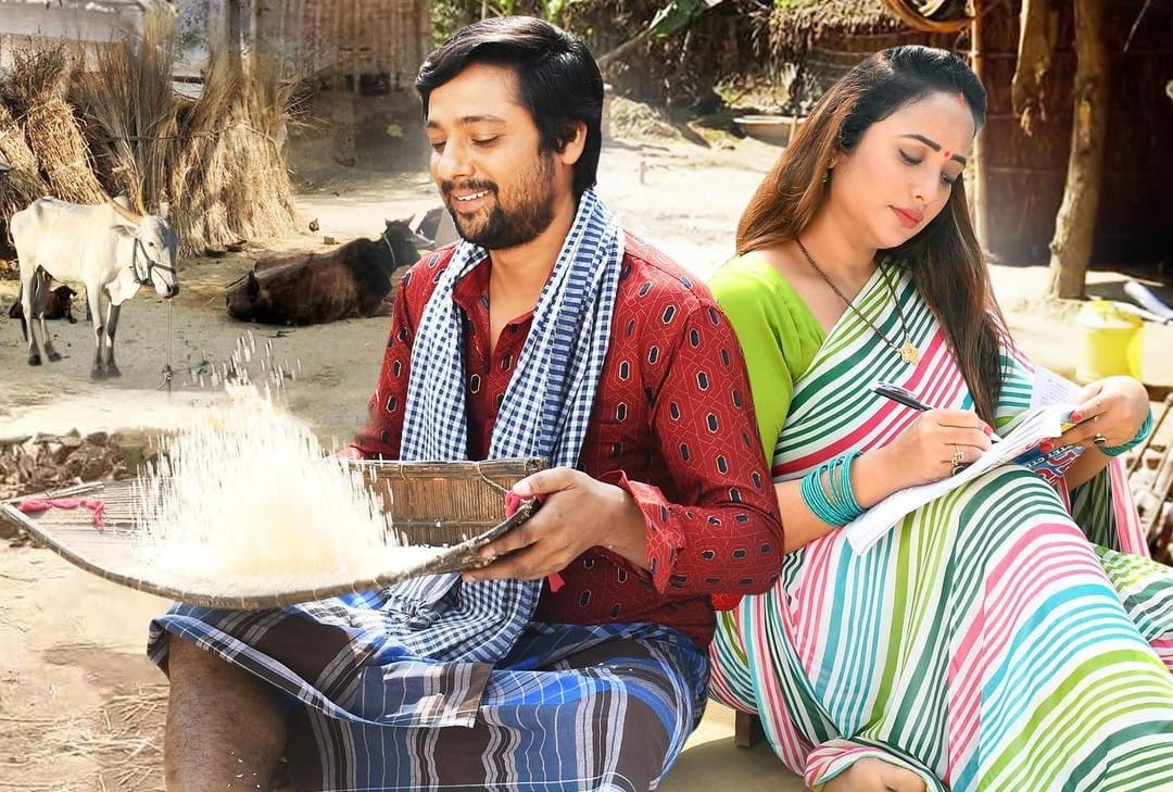 prem singh and rani chatterjee starrer bhojpuri film  mera pati mera devta hai first look out