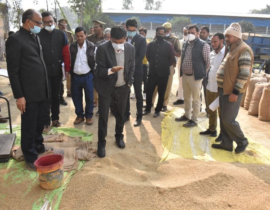 Divisional commissioner appointed Chaupal in Asnar village