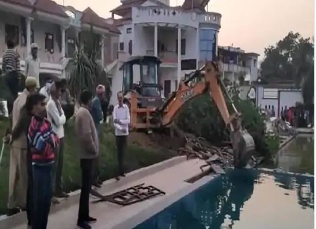 action continues against mukhtar ansari gang nearest contractor to encroachment removed in mau