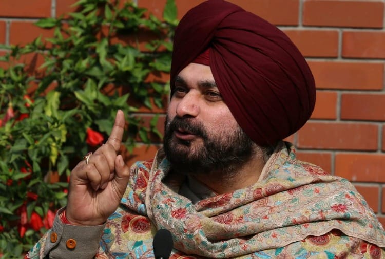 Navjot singh sidhu uses a cuss word during press conference in Chandigarh