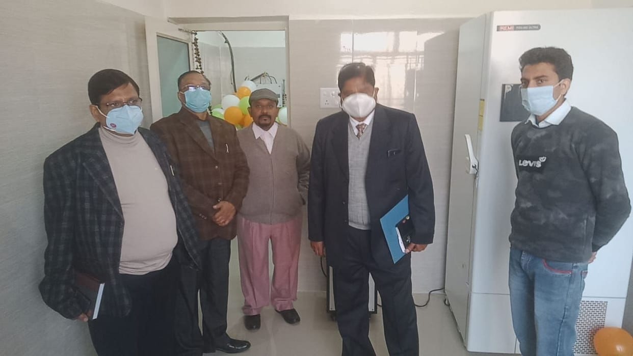 Hathras: The envoy of the government tested the preparations to fight Omicron