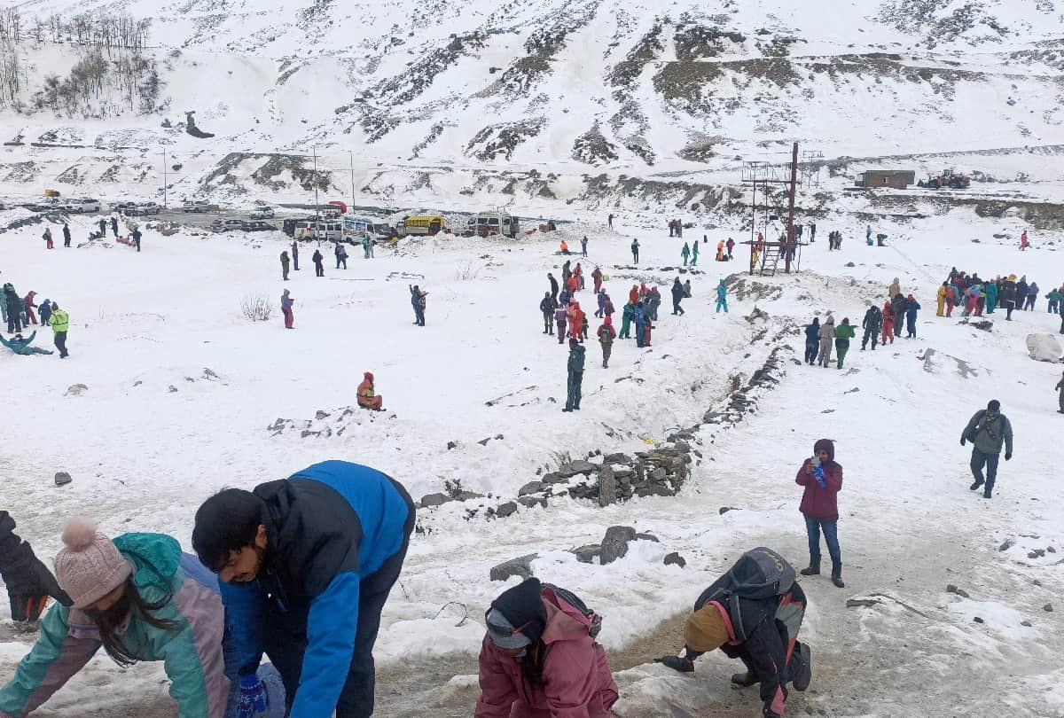 Plan a weekend trip to Shimla fresh snowafll in kufri Narkanda chamba himachal pradesh
