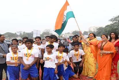 Prayagraj: Transgenders, transgenders made aware of voting through matches