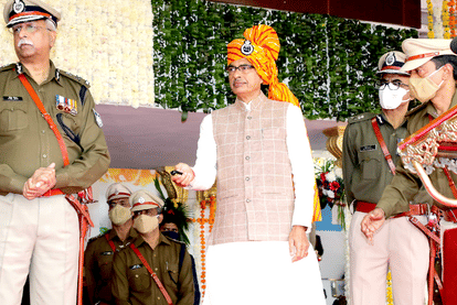 Madhya Pradesh Police Foundation Day: Shivraj said - cyber crime is a big challenge, need to bring seriousness