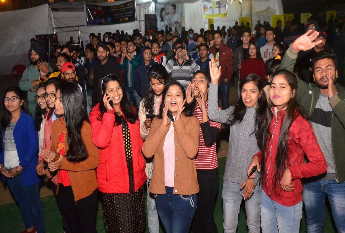 DJ Night on the last day of Flames 2021 at SN Medical College Agra