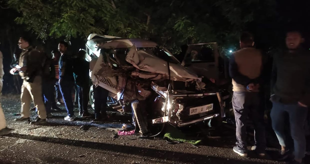Eight injured in car and pickup collision