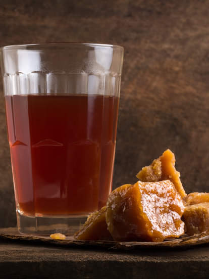 गुड़ की चाय