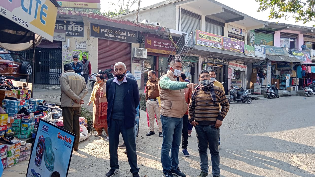 Action on encroachment in Bhota, goods removed from the road
