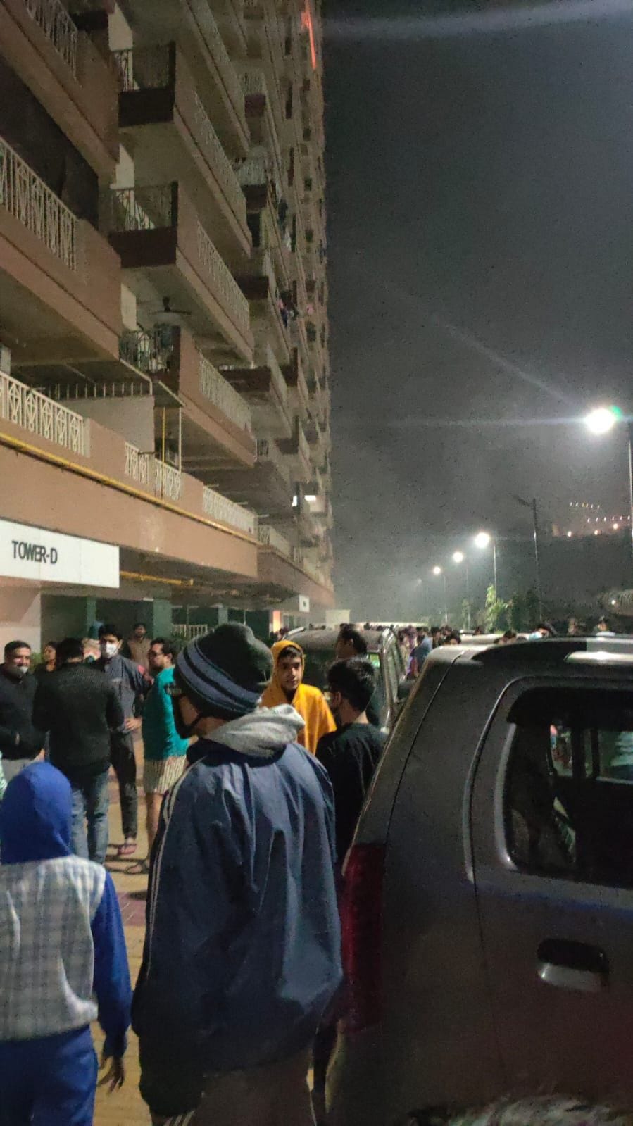 Fire in the basement of Gaur City, more than 100 families in panic