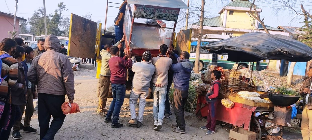 mandi news, himachal news, street vendor, sundernagar, removed, road