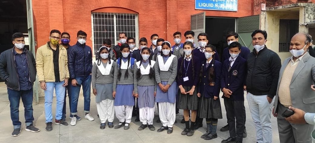 40 meritorious students of schools visited IIT