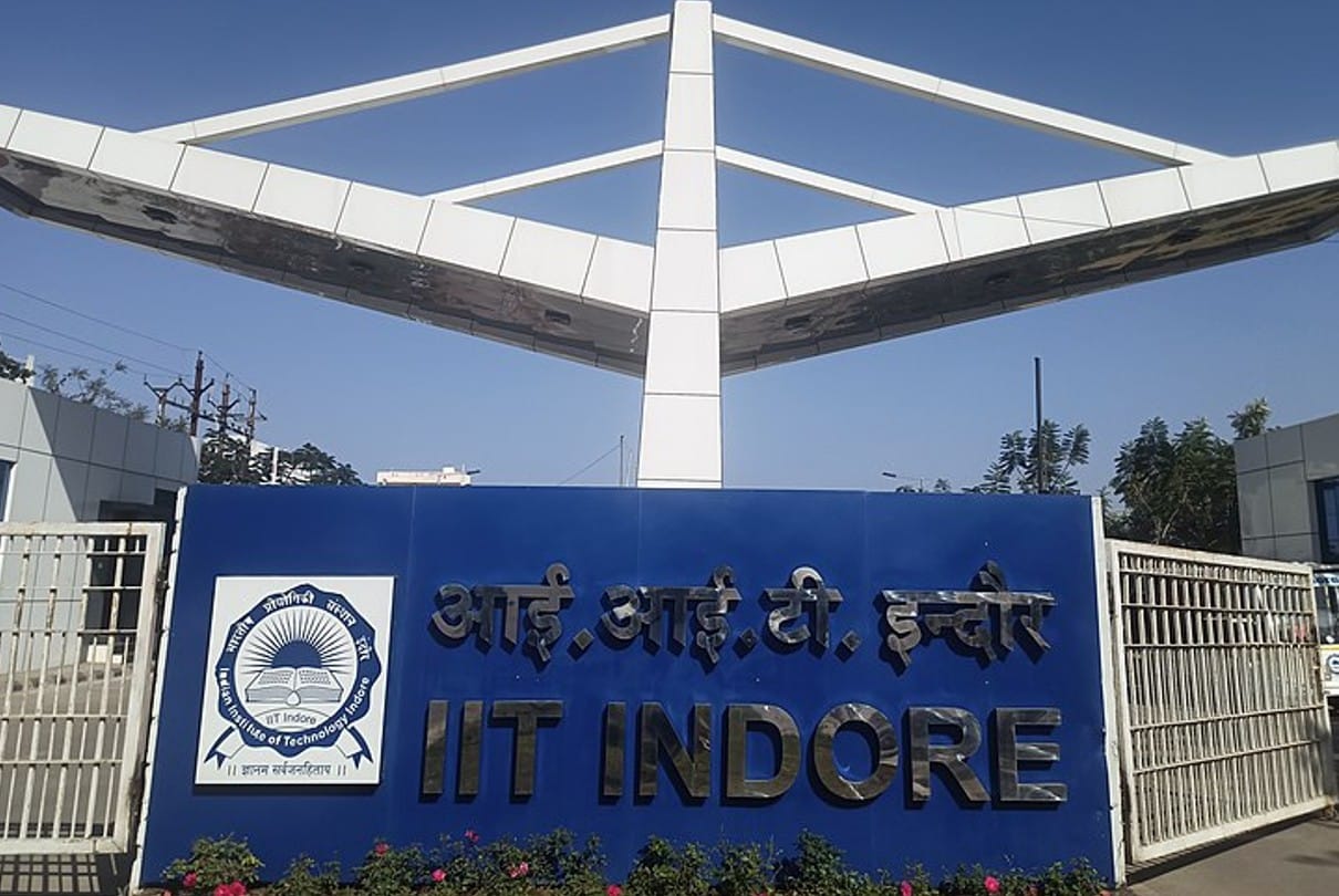 Indore: IIT Indore will now make corona medicine after leaving the vaccine, experiments are being done in the lab of tetide protein medicine