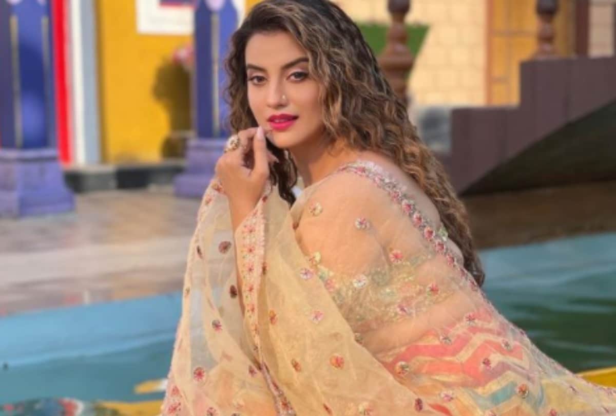Bhojpuri actress Akshara Singh angry over the controversy between Pawan Singh and Khesari Lal said learn to digest the achievement