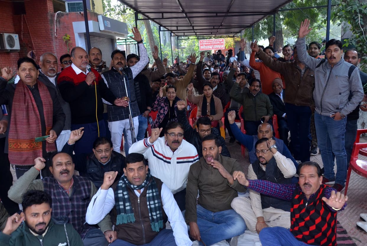 Aligarh: Strike in banks, 70 percent ATMs stalled