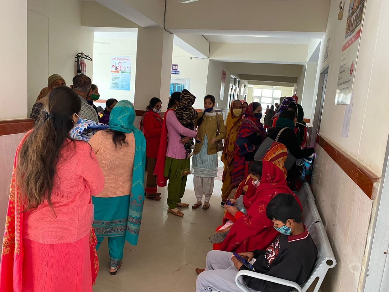 Only one pharmacist in Nadaun Hospital, waiting for medicine