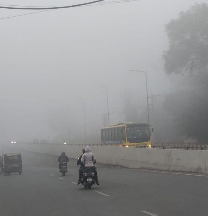Fog stopped the speed: many trains including Gorakhdham, Kisan Express, Rewari-Bathinda reached late