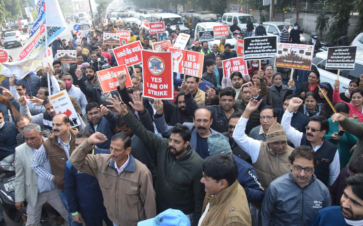 Strike: More than 1000 crore transactions affected