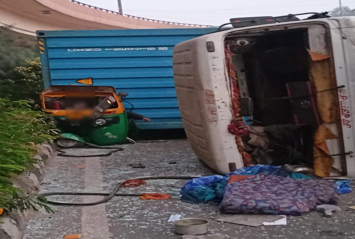 Delhi Accident Latest News In Hindi-Container Vehicle Falls On Auto Near IGI stadium: Near Igi Stadium Ito Container Overturned On Auto, Four Died