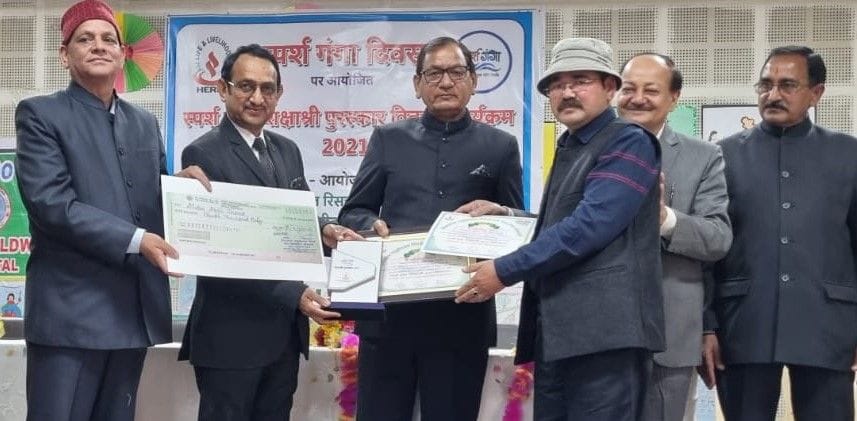 Teacher Dhan Singh Gharia honored with Sparsh Ganga Shikshashree Award