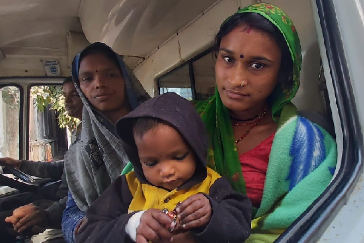 Chhatarpur: Divyanshi reached home, was admitted to the hospital after being removed from the borewell