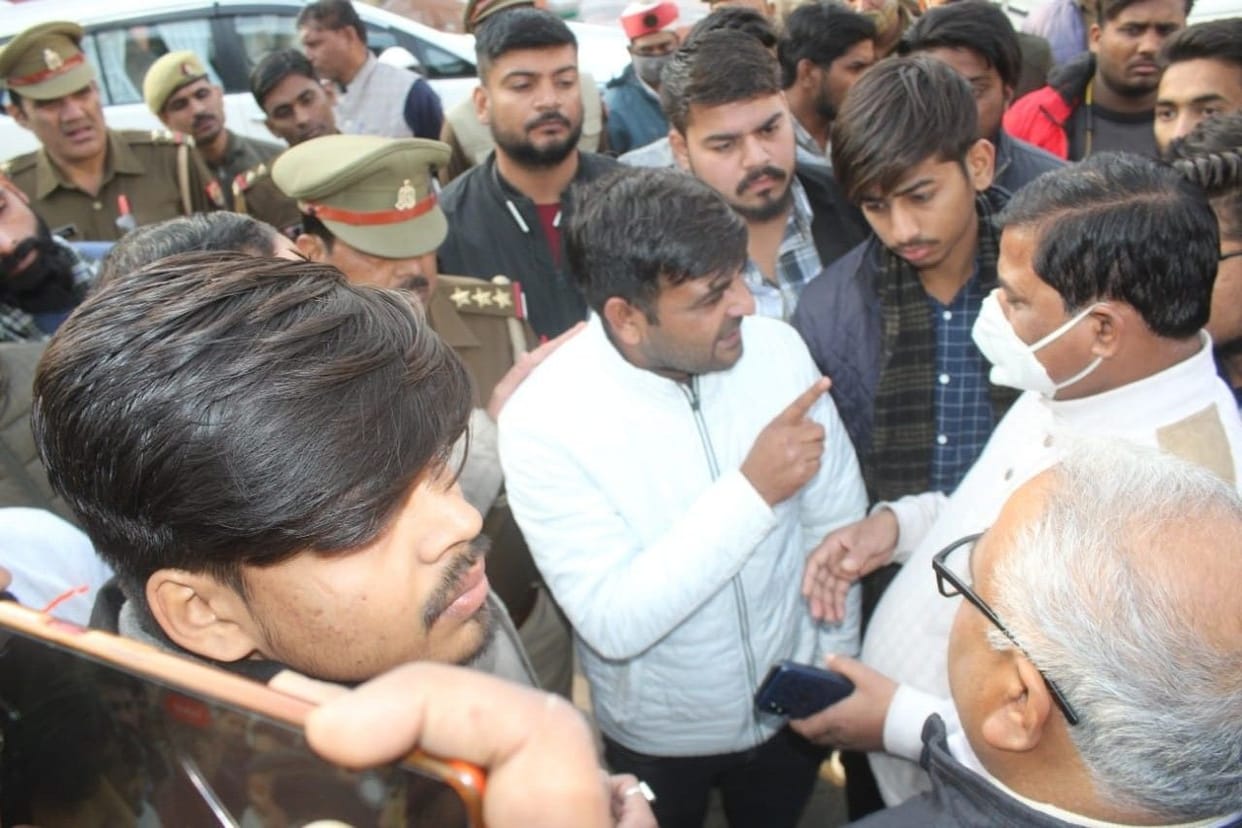 Aligarh: Uproar over expulsion of BJP leader from office