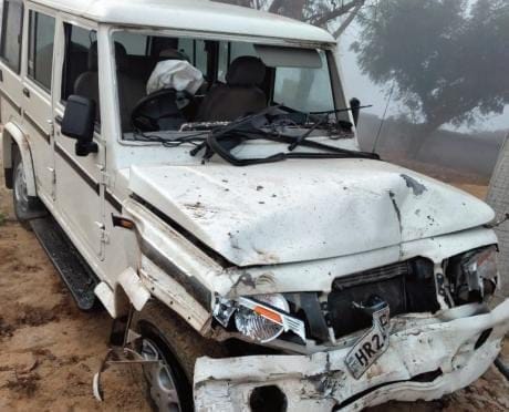 Car of women police personnel going to Rajasthan collided with accident pickup, three including SI injured