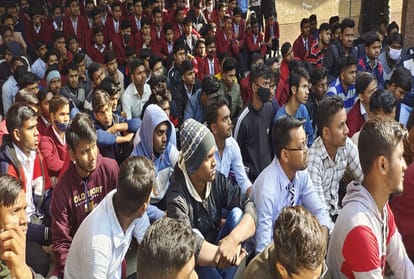 principal abbused to students students did locking in main door of school