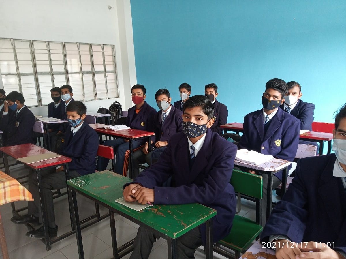 Schools will open for students from class 9th to 12th from tomorrow 14 feb will have to bring vaccination certificate in Jammu and Kashmir