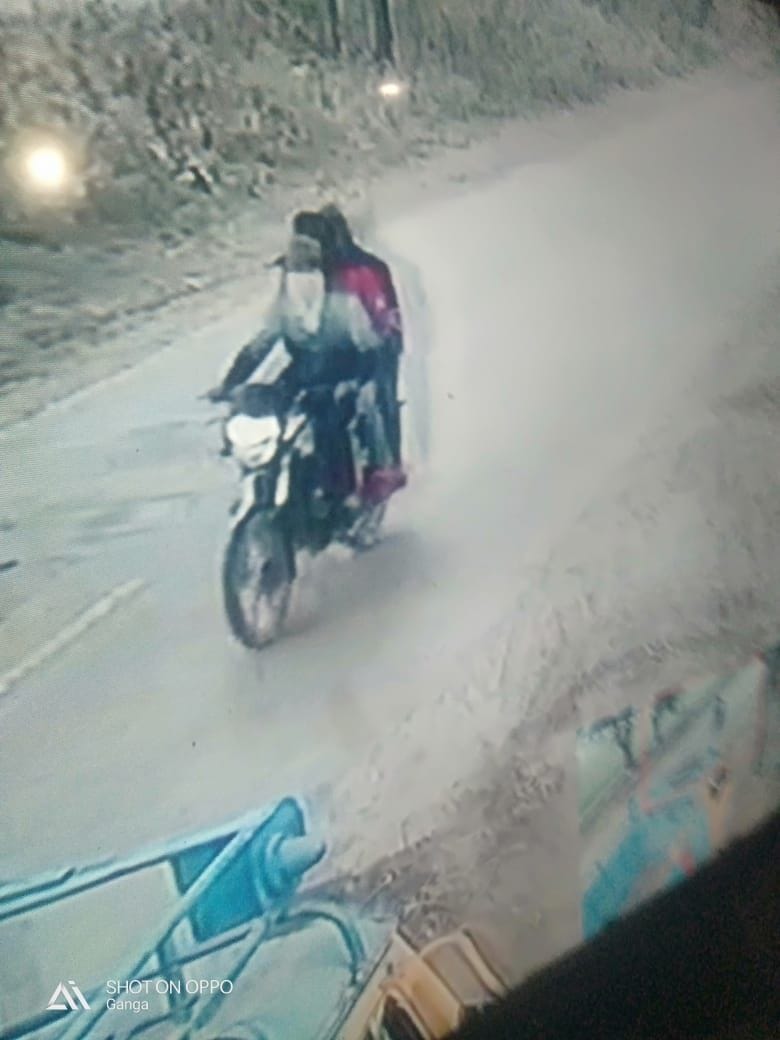 Bike riding masked miscreants snatched Rs 3200 from the cyclist and Rs 100 from the vegetable vendor