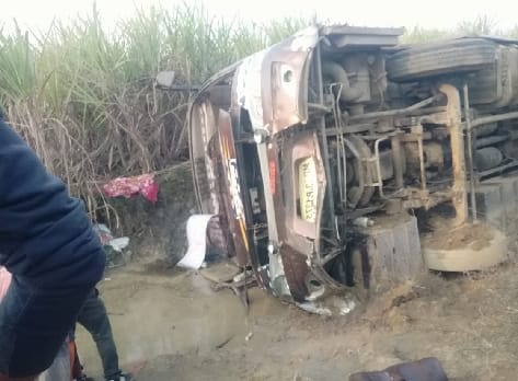 Bus full of passengers overturned, innocent killed, 20 injured