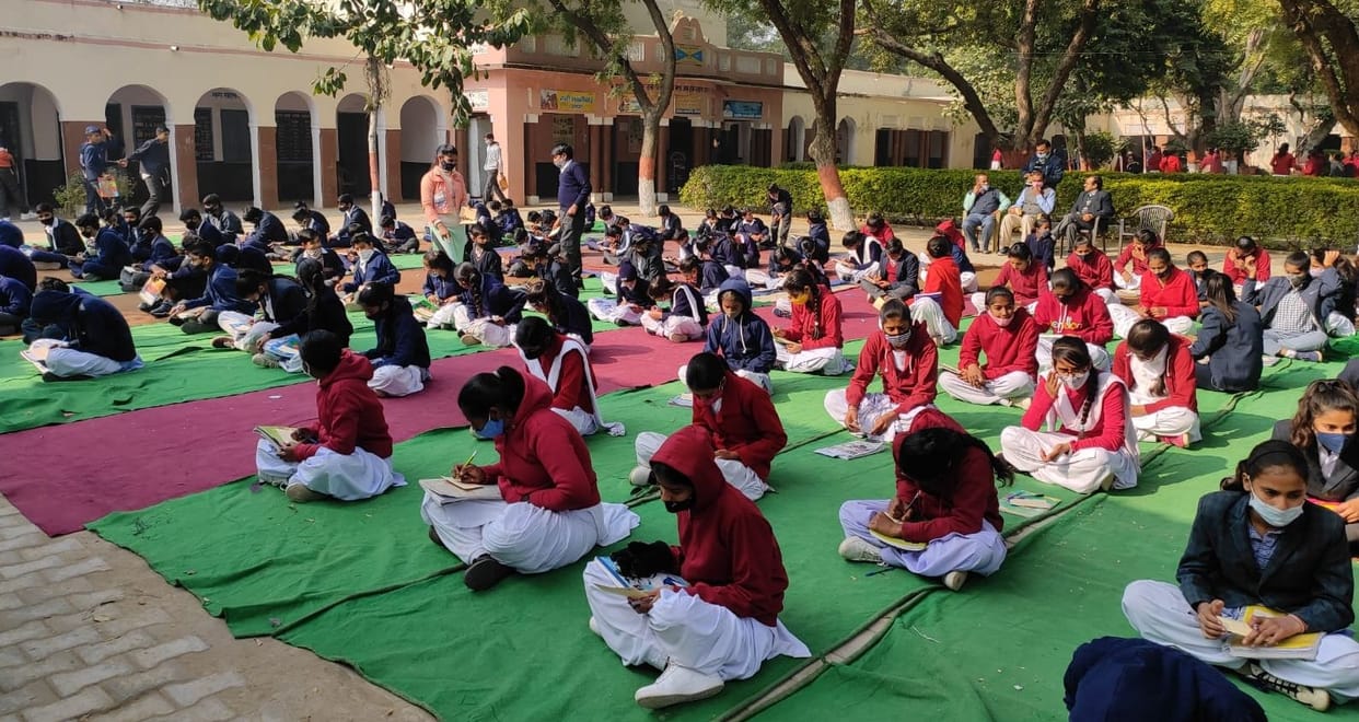 Students showed talent in postcard writing competition