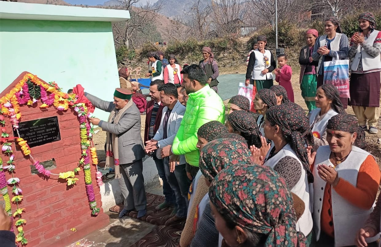 rohru mla establish foundation stone of women mandal bhwan