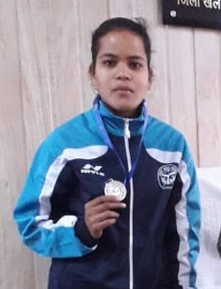 Mandvi won silver medal in athletics