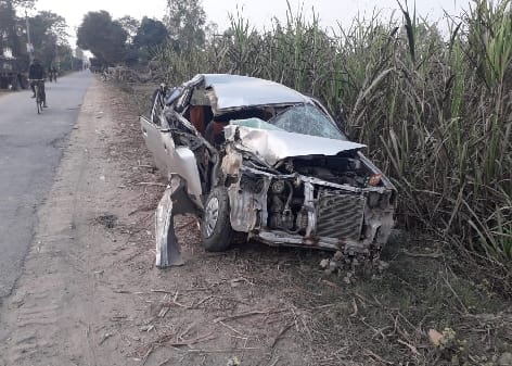 Tractor-trolley hit the car, three youths injured