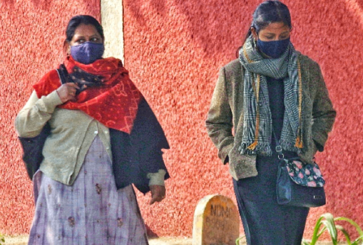 tempreture drop in delhi due to cold winds saturday the coldest day of the season yellow alert issued for two days